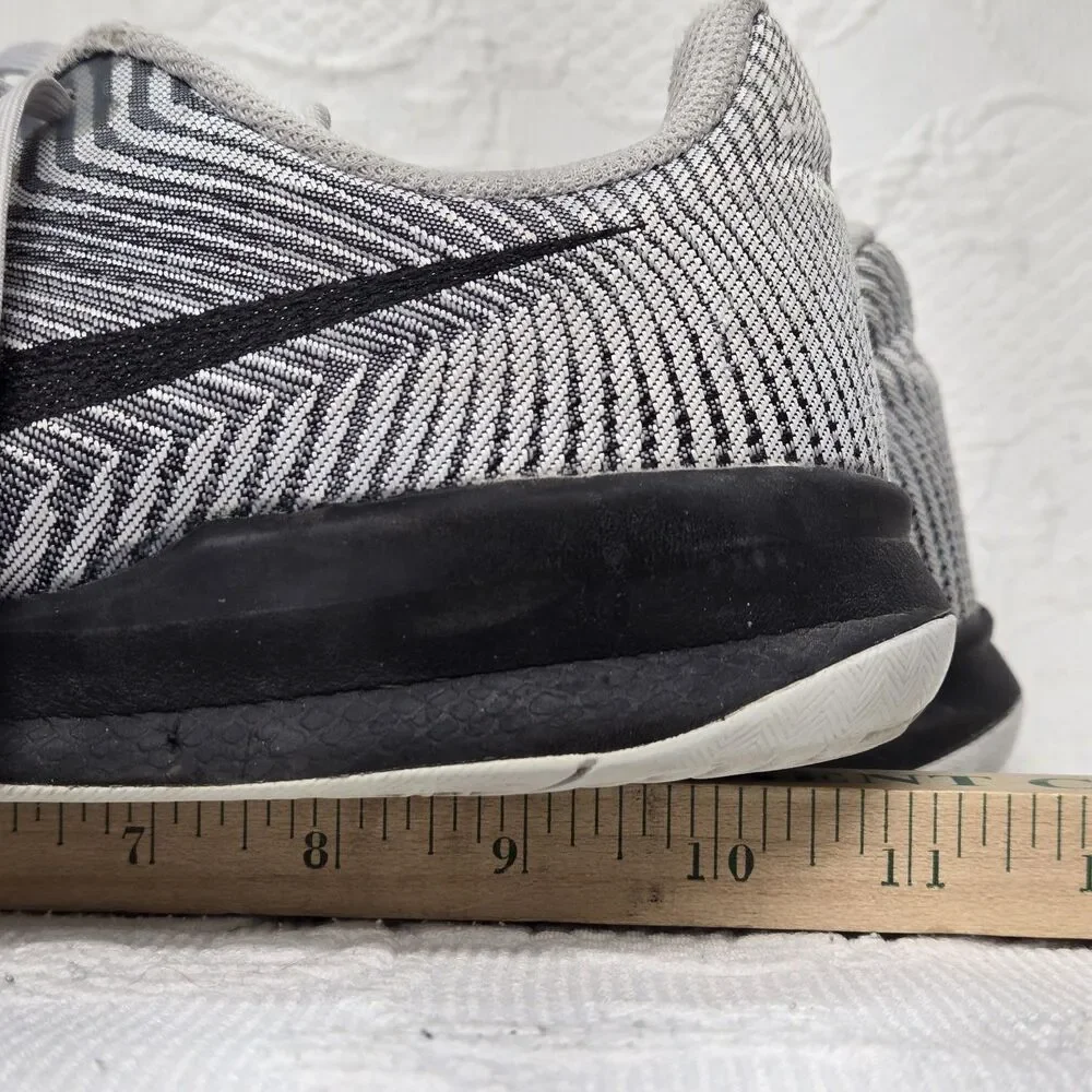 2015 Nike Kobe Mentality 2 Grey Striped Canvas Sneakers Mens 9 Basketball Shoes - Picture 10 of 10